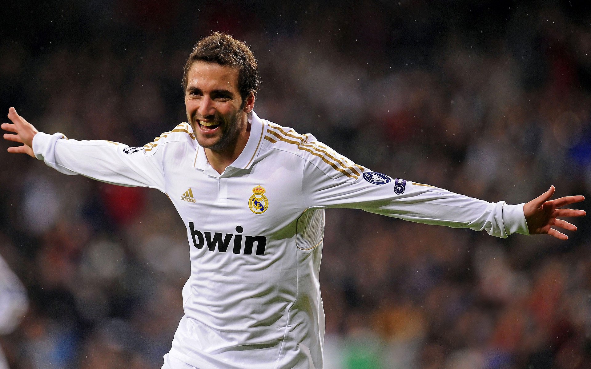 华体会登录入口-田径选手试水跨项挑战拓宽发展路径，田径项目突破